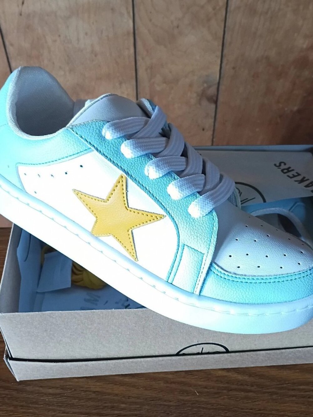 Makers Miel 65 Lace Up Sneakers Aqua Blue Star Size 9 New In Box
